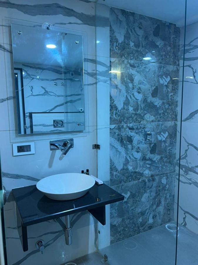 The Triumph Hotel Варанасі Екстер'єр фото