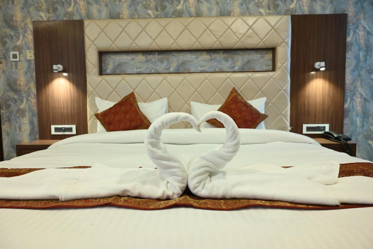 The Triumph Hotel Варанасі Екстер'єр фото