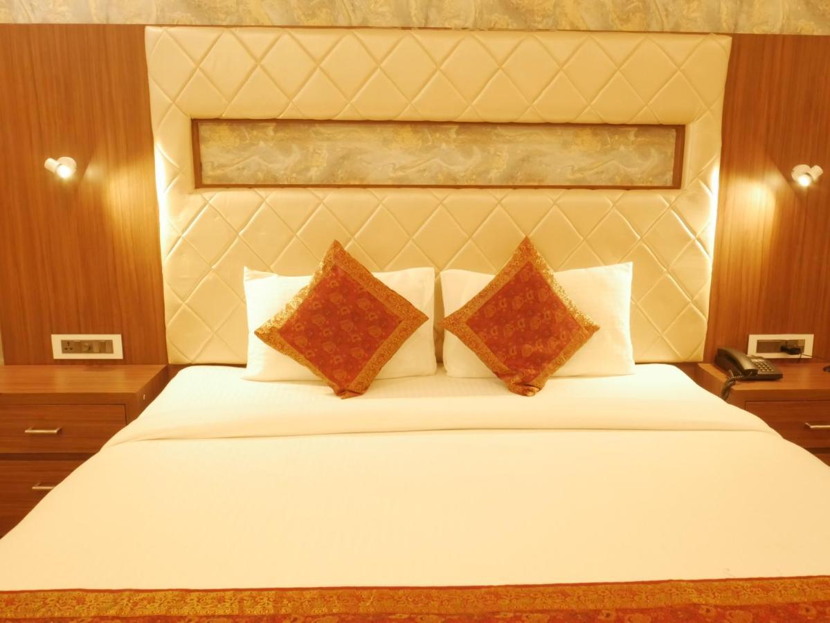 The Triumph Hotel Варанасі Екстер'єр фото