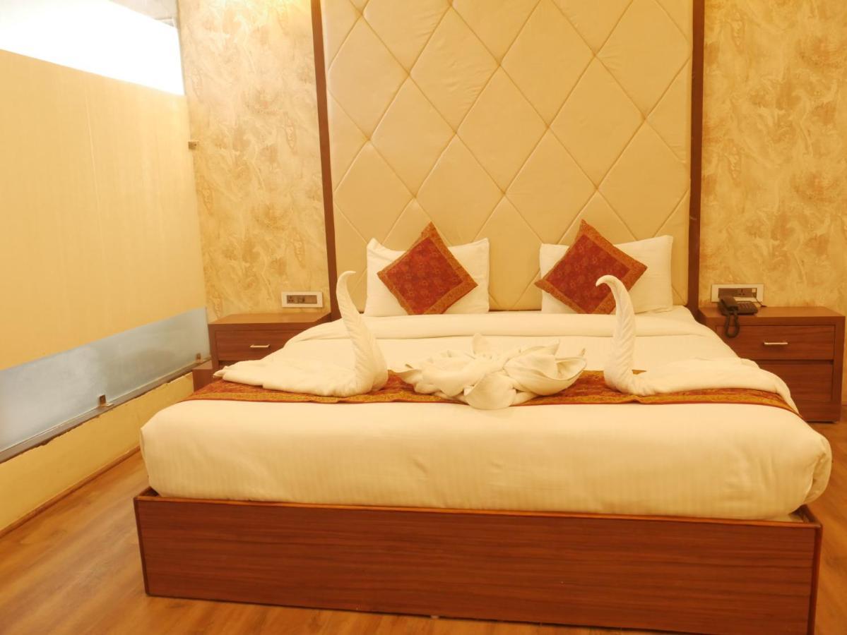 The Triumph Hotel Варанасі Екстер'єр фото