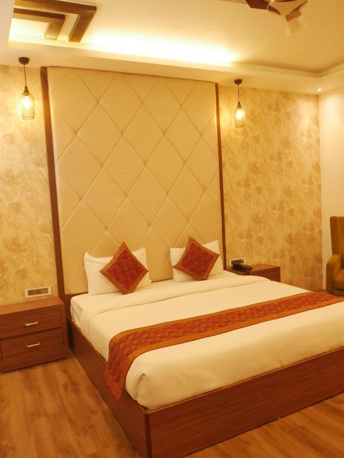 The Triumph Hotel Варанасі Екстер'єр фото