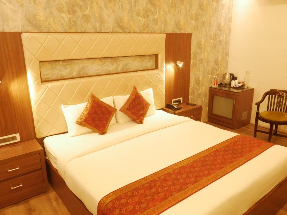 The Triumph Hotel Варанасі Екстер'єр фото