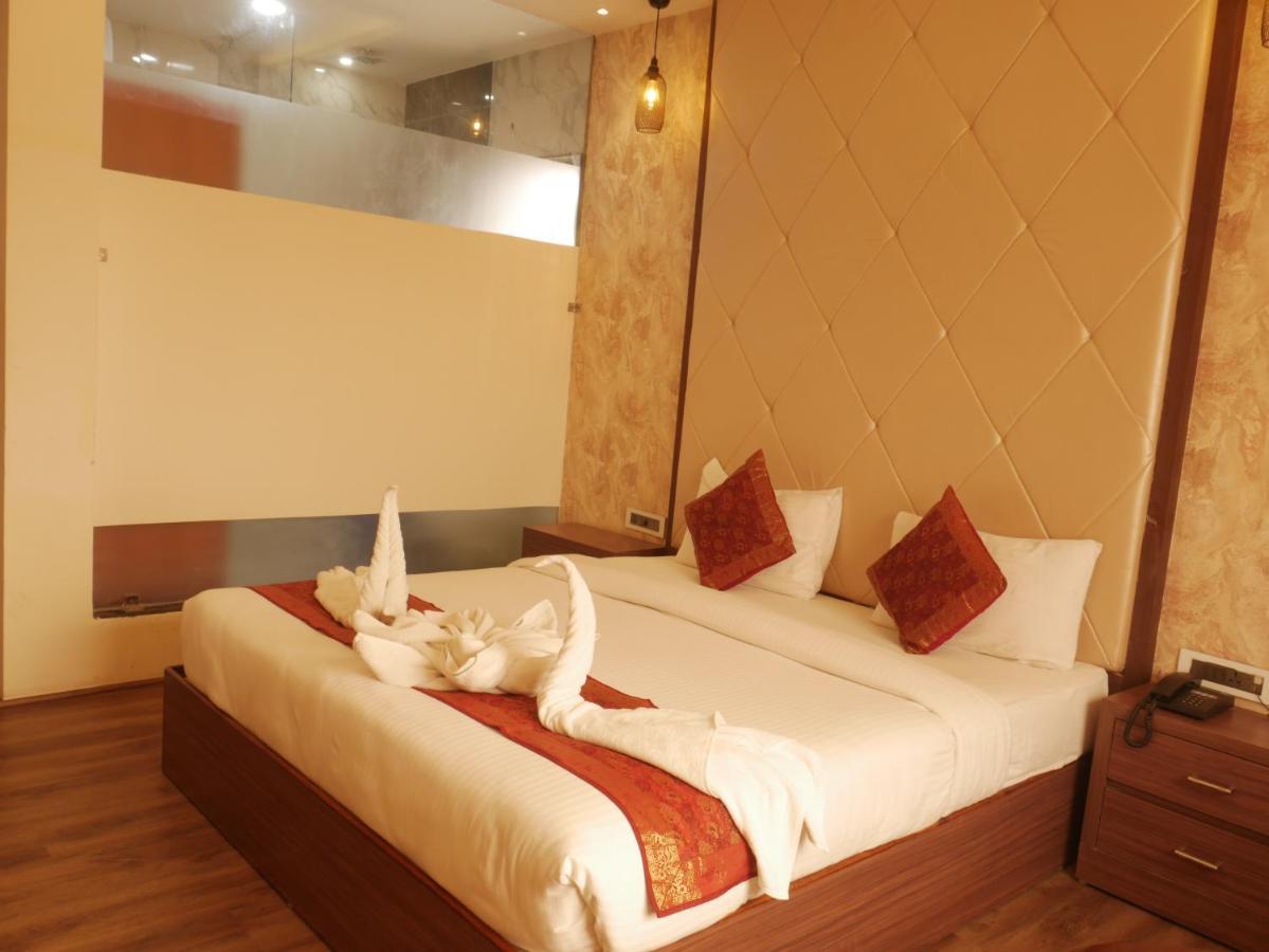 The Triumph Hotel Варанасі Екстер'єр фото