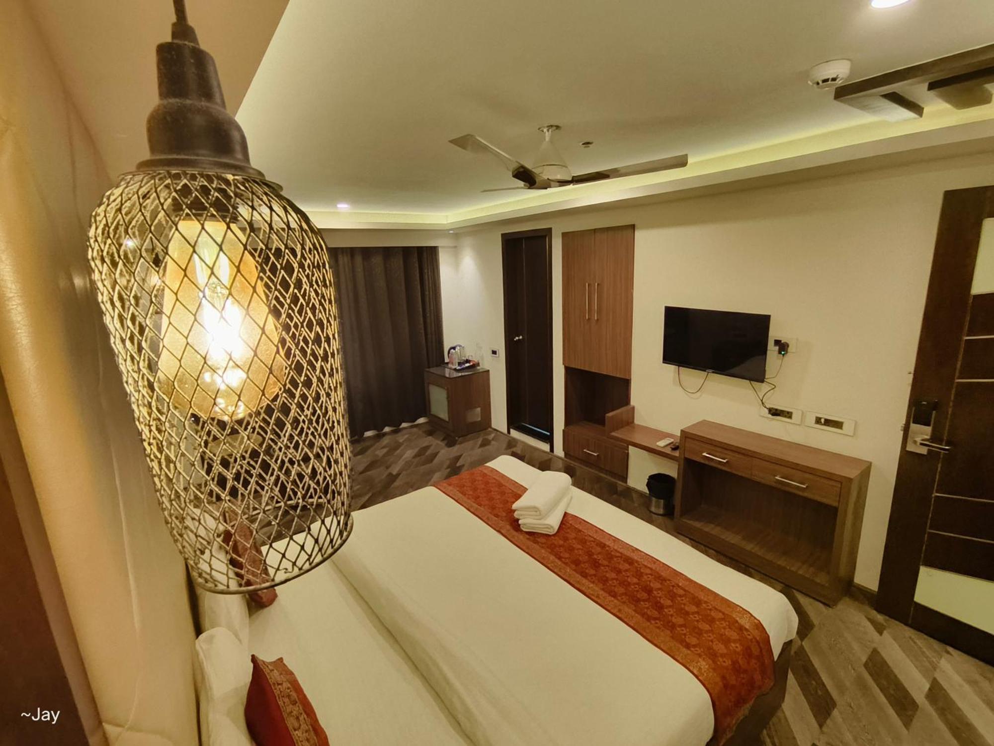 The Triumph Hotel Варанасі Екстер'єр фото