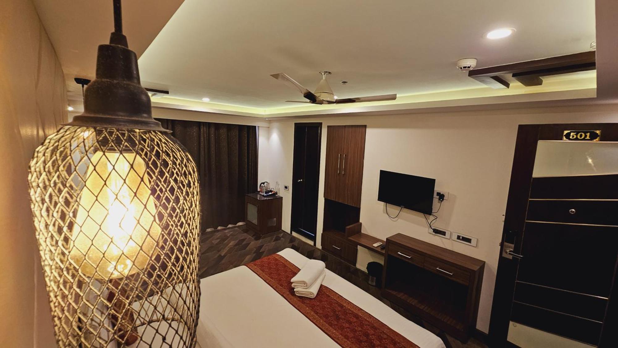 The Triumph Hotel Варанасі Екстер'єр фото