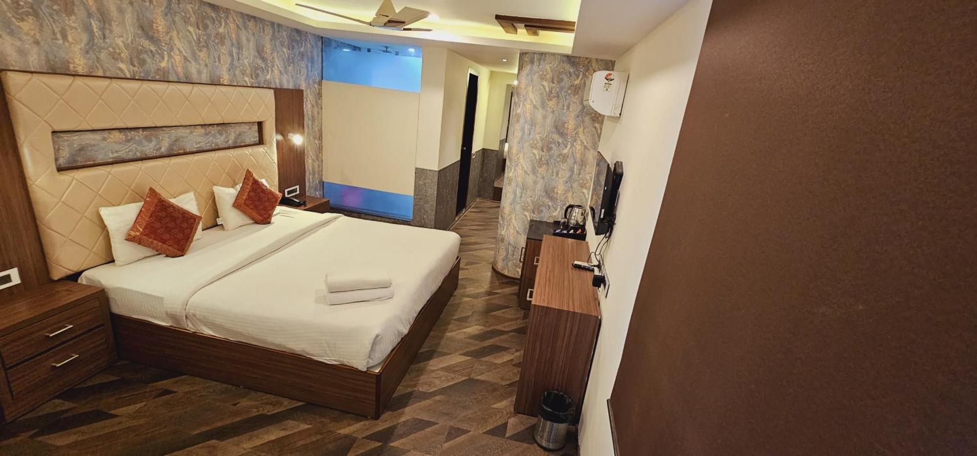The Triumph Hotel Варанасі Екстер'єр фото